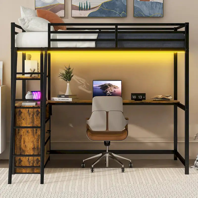 Letto a soppalco in metallo e legno, misura singola, con scrivania e ripiani, due cassetti integrati, luce LED e stazione di ricarica USB