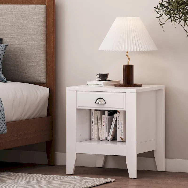 Comodino effetto legno con cassetto