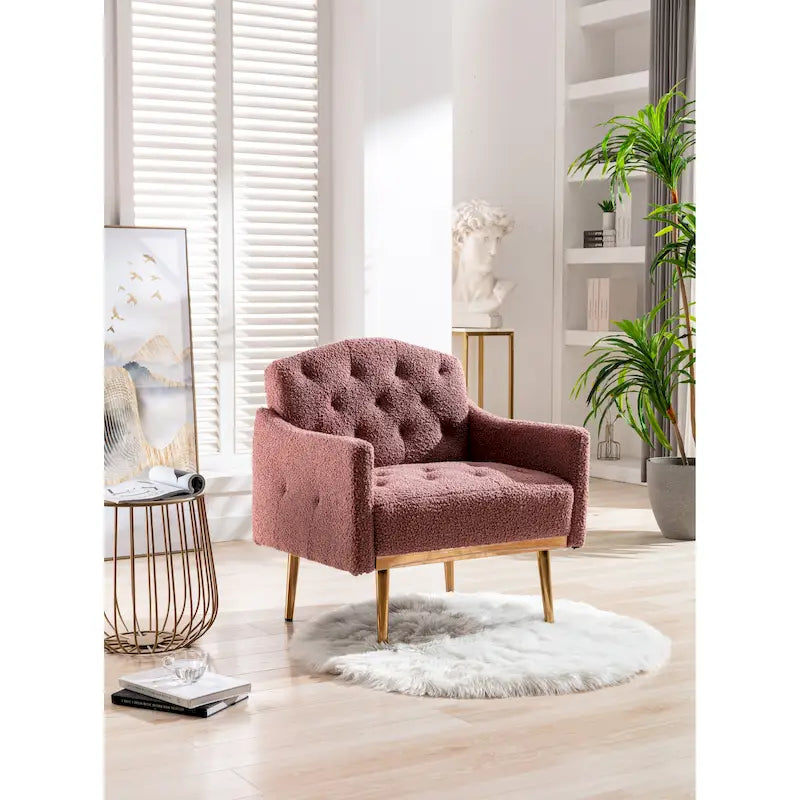 Poltrona d'accento imbottita in tessuto effetto orsetto con trapuntatura capitonné e gambe color oro rosa