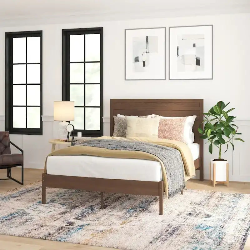 Letto a piattaforma in legno massello con testiera e doghe in legno