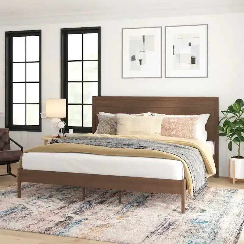Letto a piattaforma in legno massello con testiera e doghe in legno