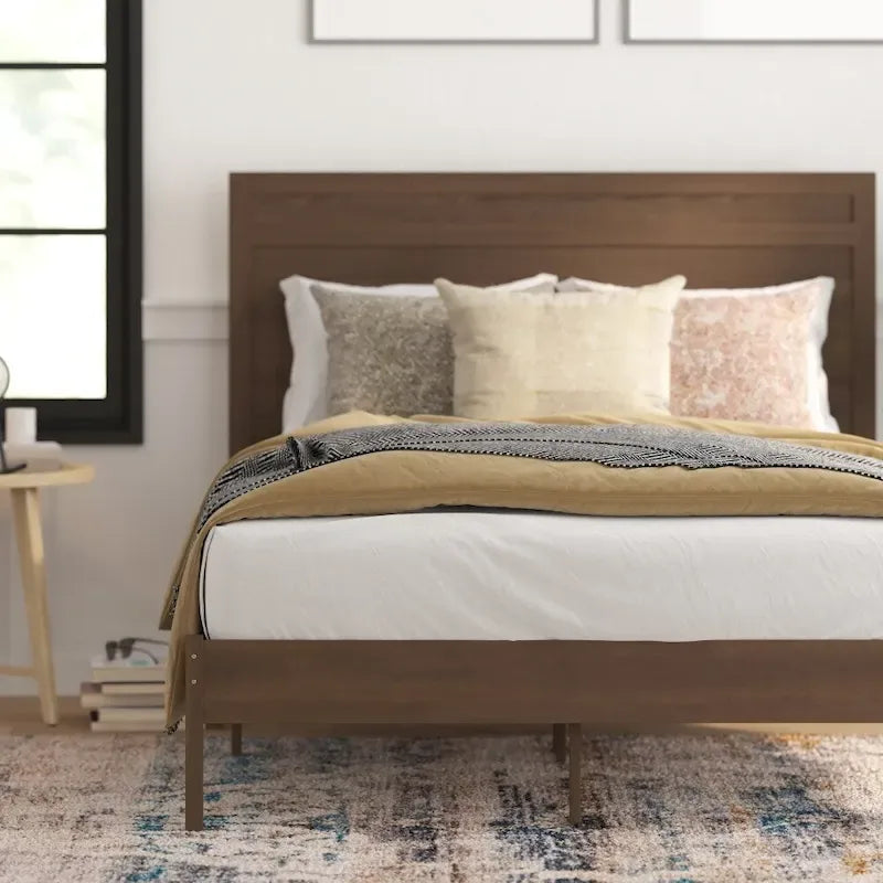 Letto a piattaforma in legno massello con testiera e doghe in legno